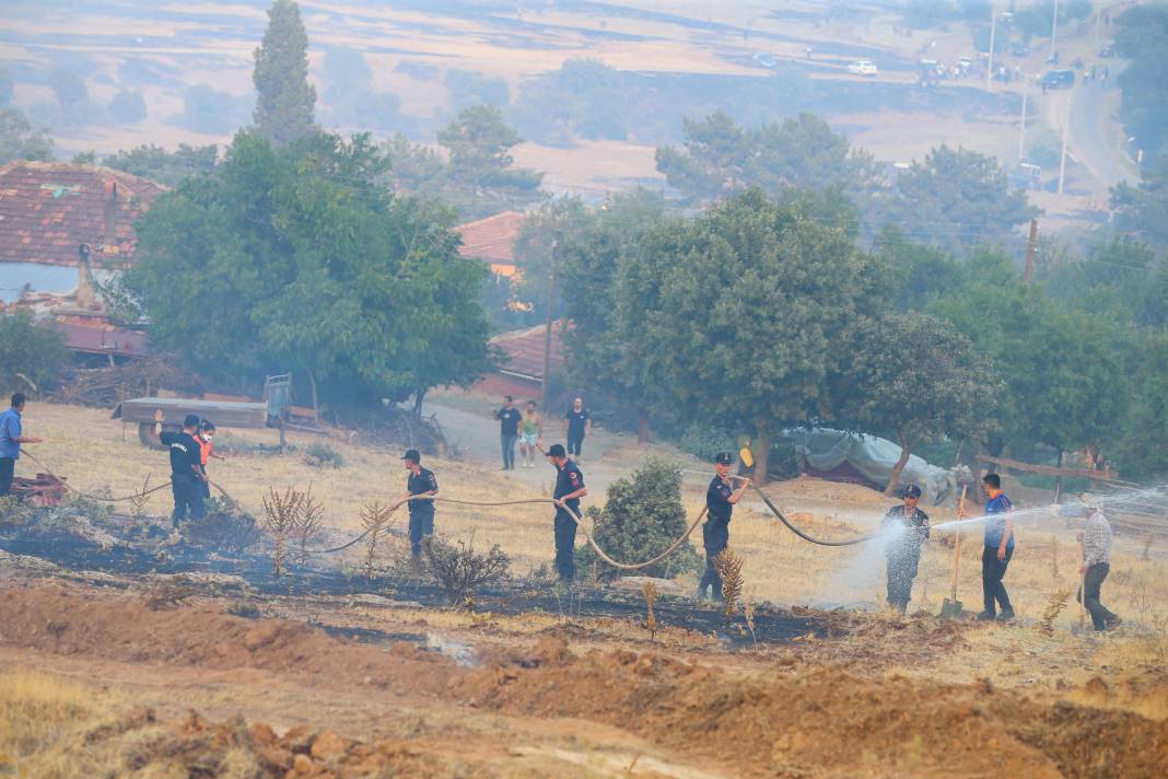 Uşak'ta orman yangını! Kızılcaören ve Kuşdemir köyleri arasındaki alan yanıyor 8